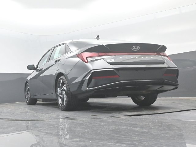 Used 2025 Hyundai Elantra SEL FWD image 23