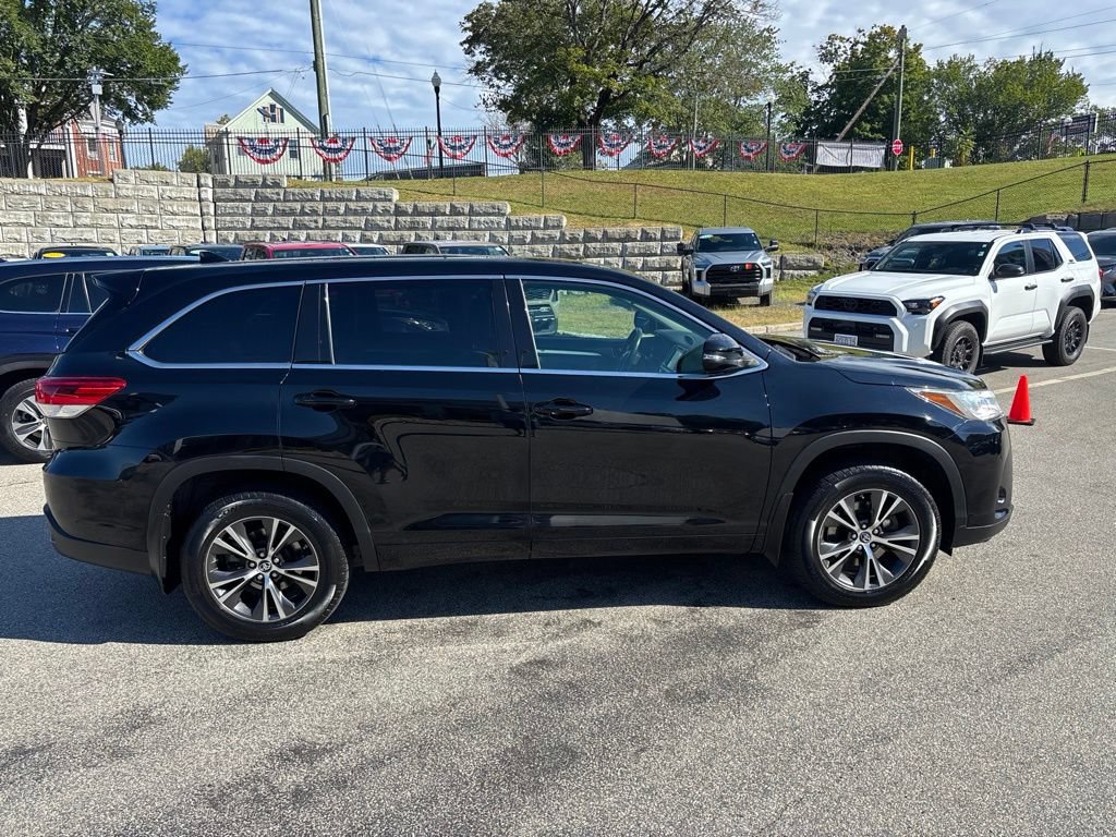 Used 2018 Toyota Highlander Plus AWD/4WD image 9