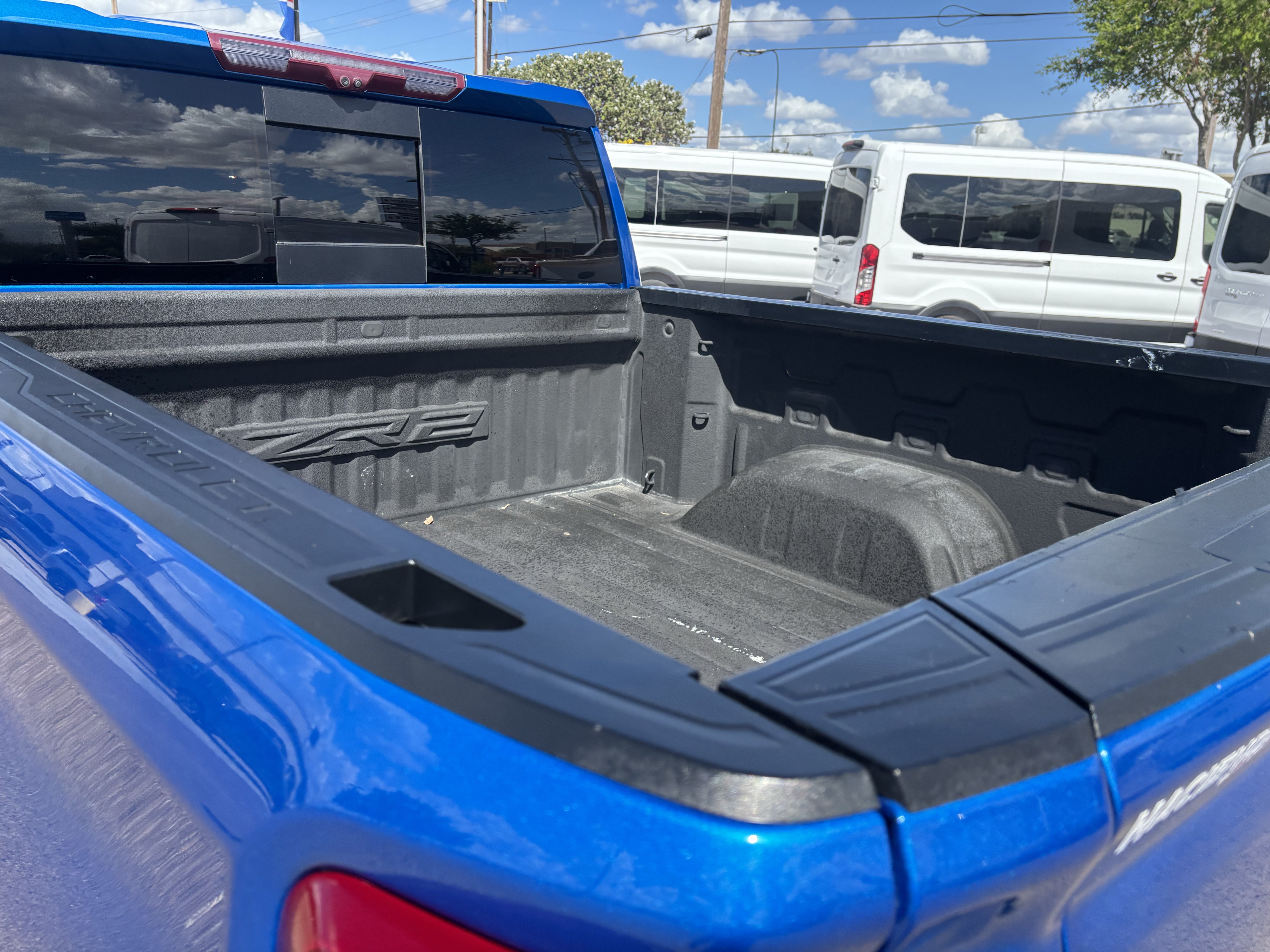 Used 2023 Chevrolet Silverado 1500 ZR2 w/ Technology Package AWD/4WD image 18