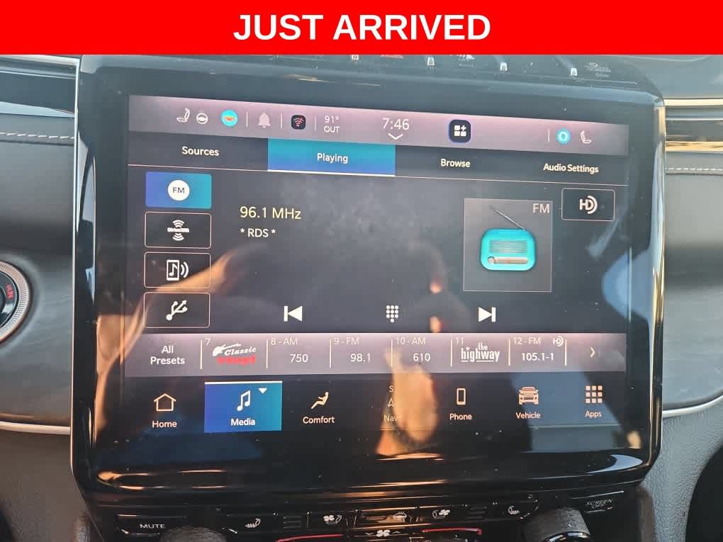 Used 2023 Jeep Grand Cherokee 4WD 4xe w/ Luxury Tech Group II image 16