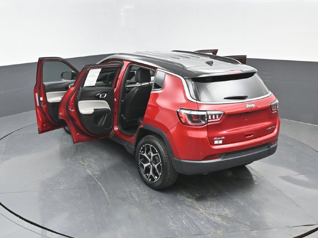 Used 2025 Jeep Compass Limited AWD/4WD image 24