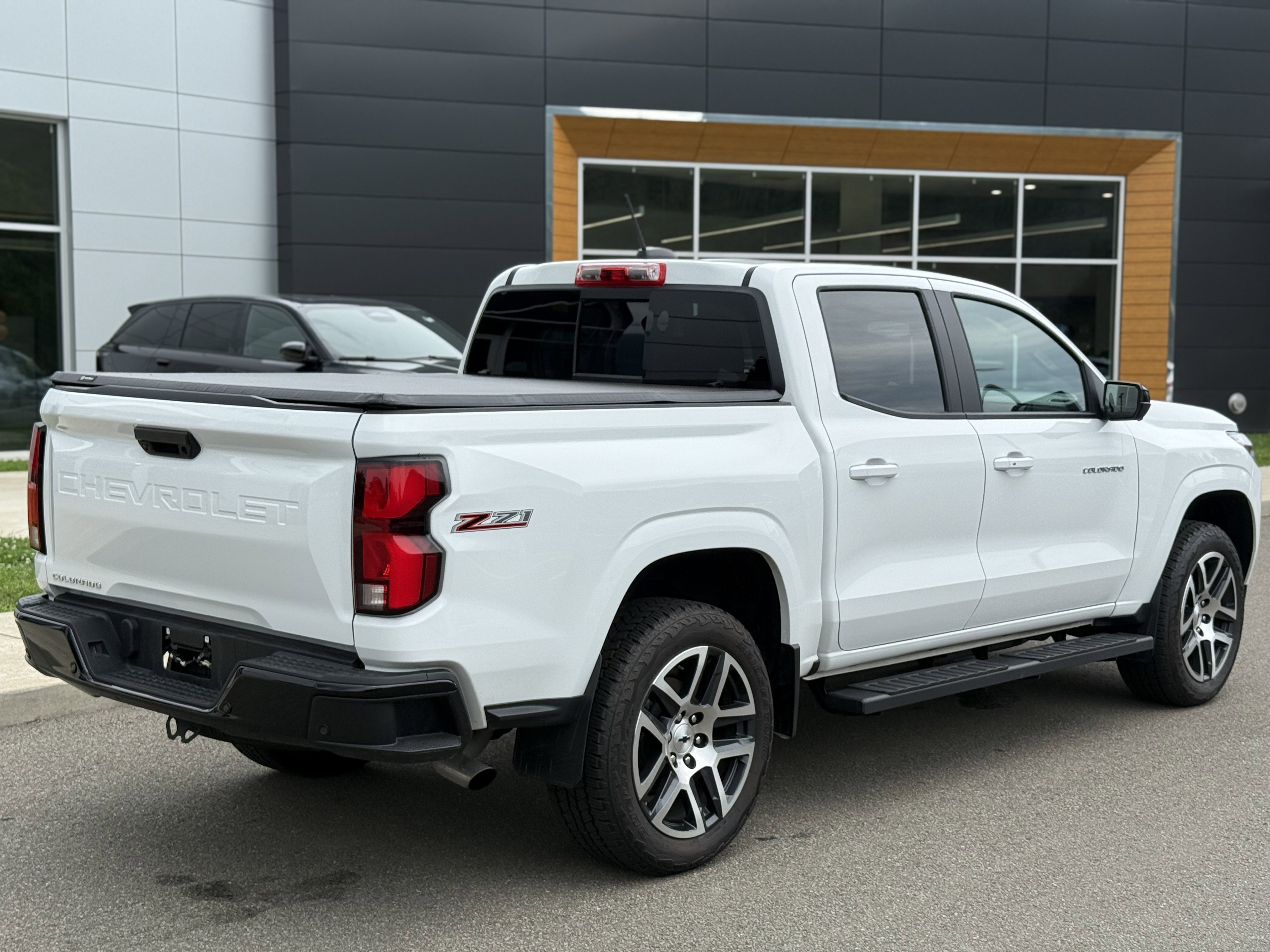 Used 2024 Chevrolet Colorado Z71 w/ Z71 Convenience Package 2 image 2