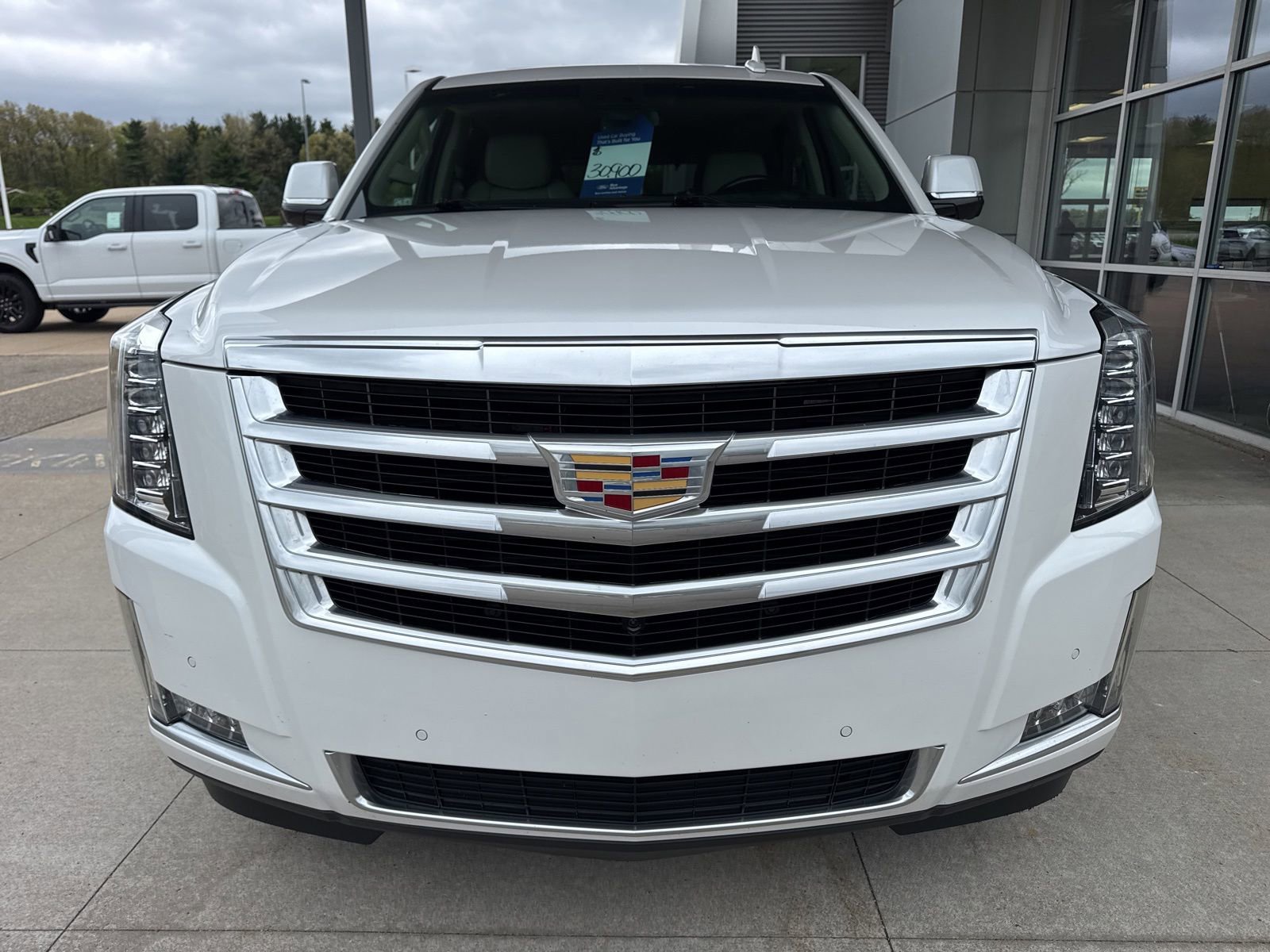 Used 2019 Cadillac Escalade Luxury AWD/4WD image 12