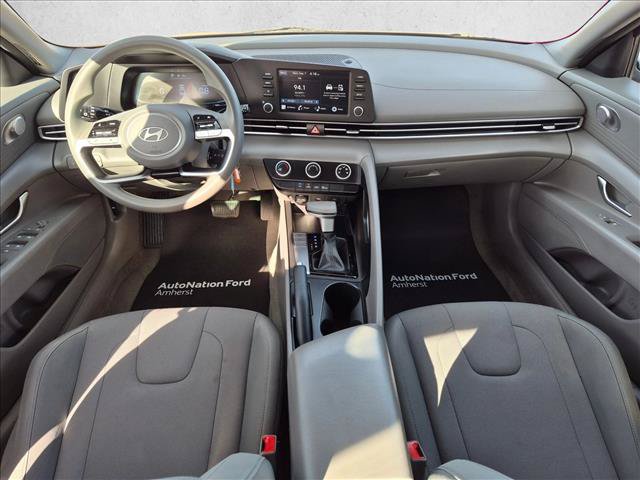 Used 2025 Hyundai Elantra SE FWD image 18
