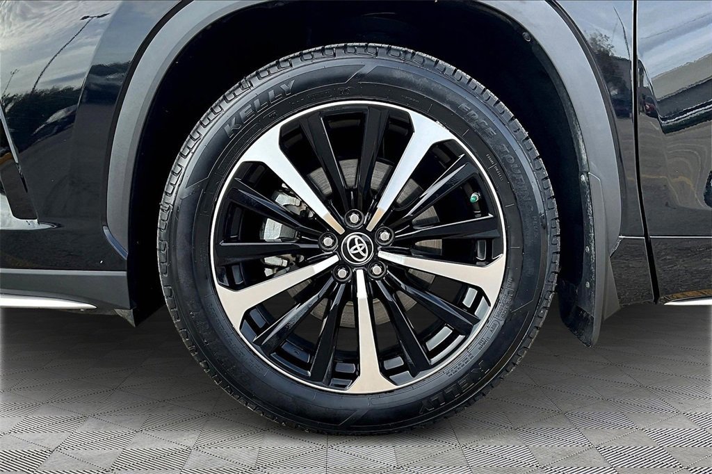 Used 2022 Toyota Highlander XSE image 11