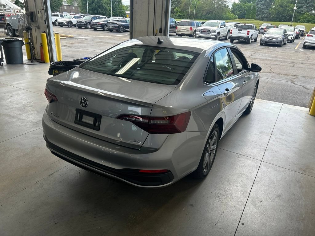 Used 2024 Volkswagen Jetta SE FWD image 7
