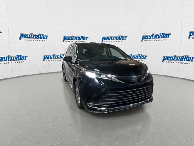 Used 2022 Toyota Sienna XLE FWD image 3