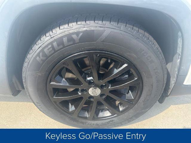 Used 2019 Jeep Cherokee Latitude Plus FWD image 7