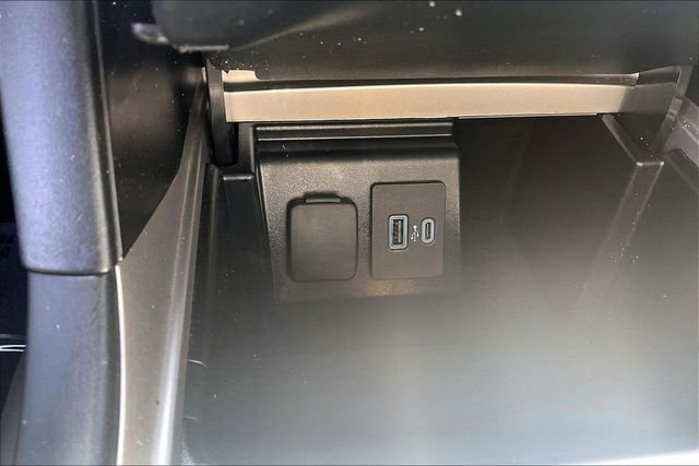 Certified 2024 Ford Explorer XLT RWD image 32