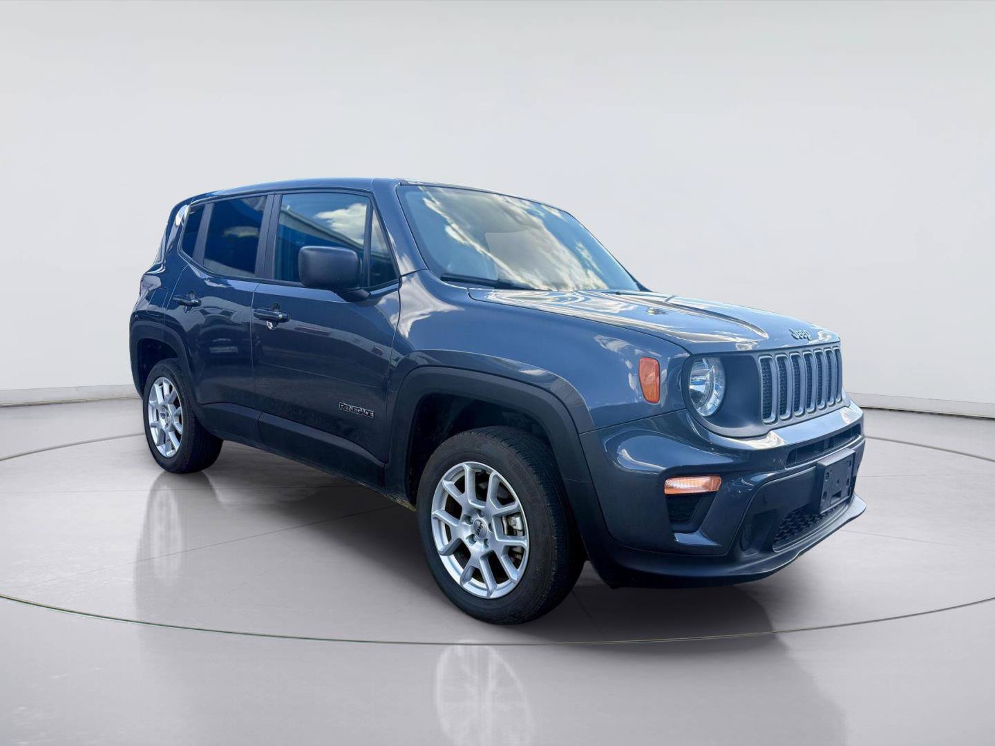 Used 2023 Jeep Renegade Latitude AWD/4WD image 1