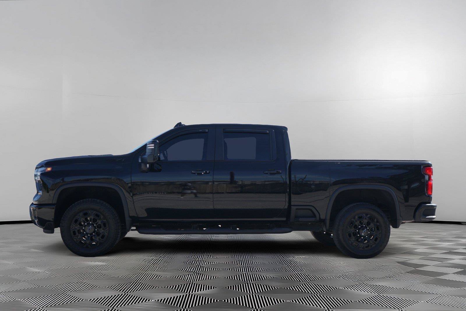 Used 2024 Chevrolet Silverado 2500 LT w/ Midnight Edition AWD/4WD image 7