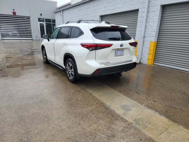 Used 2021 Toyota Highlander XLE AWD/4WD image 15