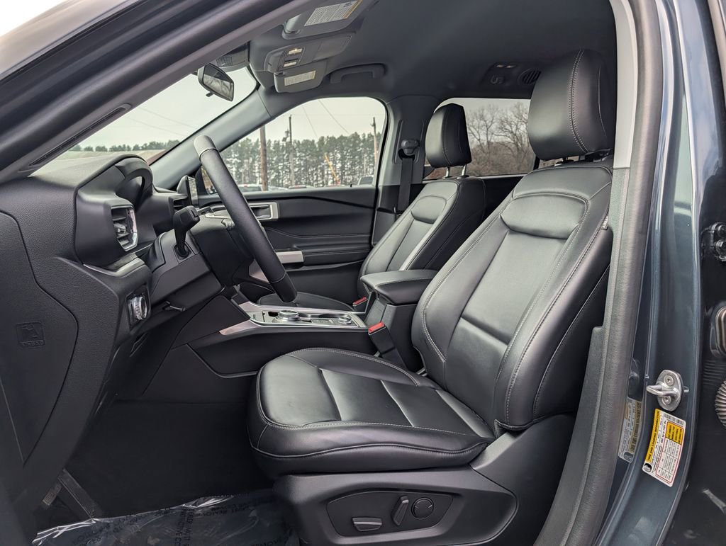 Certified 2022 Ford Explorer XLT w/ Equipment Group 202A image 16