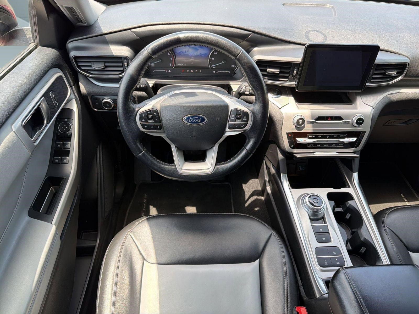 Certified 2022 Ford Explorer XLT w/ Equipment Group 202A RWD image 4