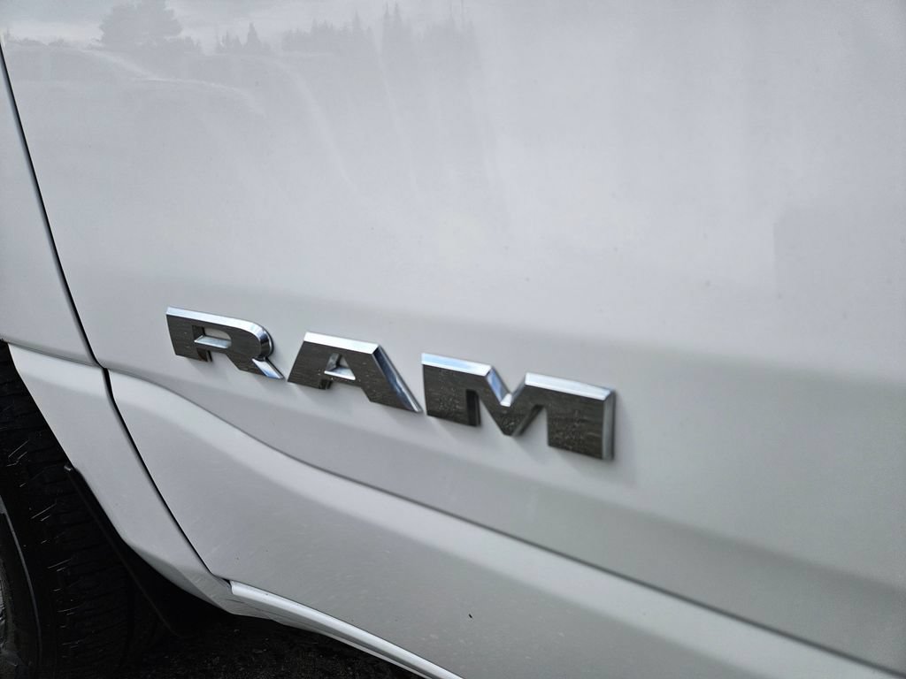 Used 2023 RAM 1500 Laramie AWD/4WD image 11