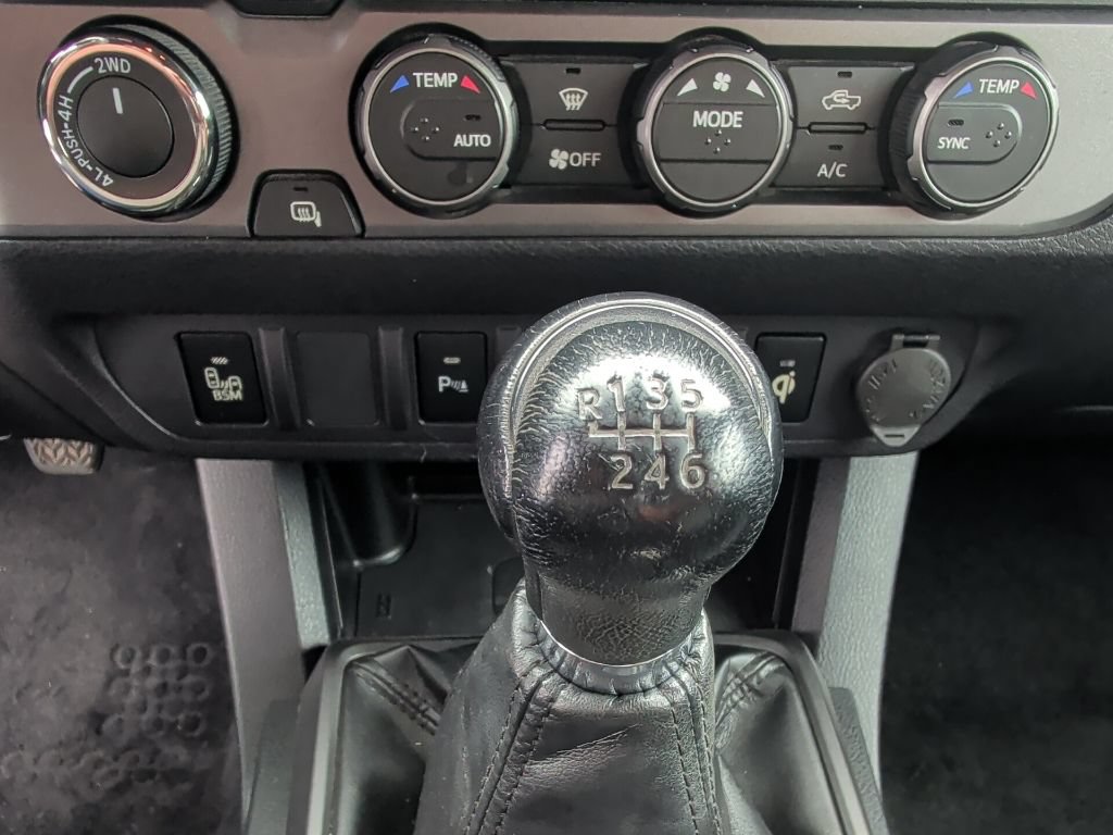 Used 2019 Toyota Tacoma TRD Off-Road w/ TRD Premium Off Road Package AWD/4WD image 16