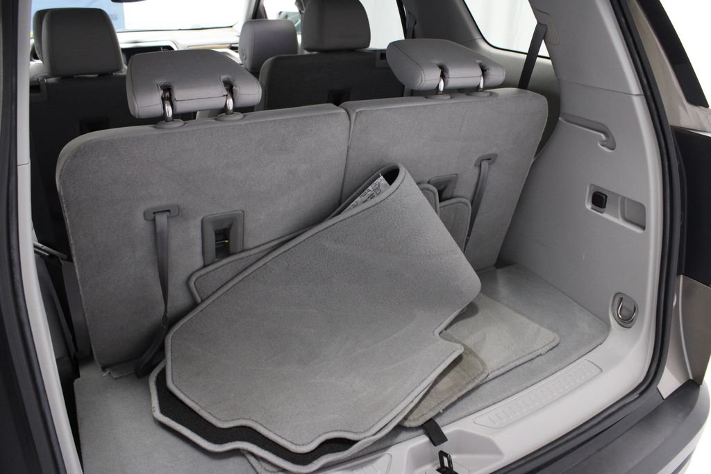 Used 2023 GMC Acadia SLE w/ Driver Convenience Package FWD image 18