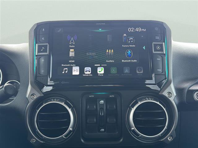 Used 2018 Jeep Wrangler Unlimited Rubicon w/ Connectivity Group AWD/4WD image 23