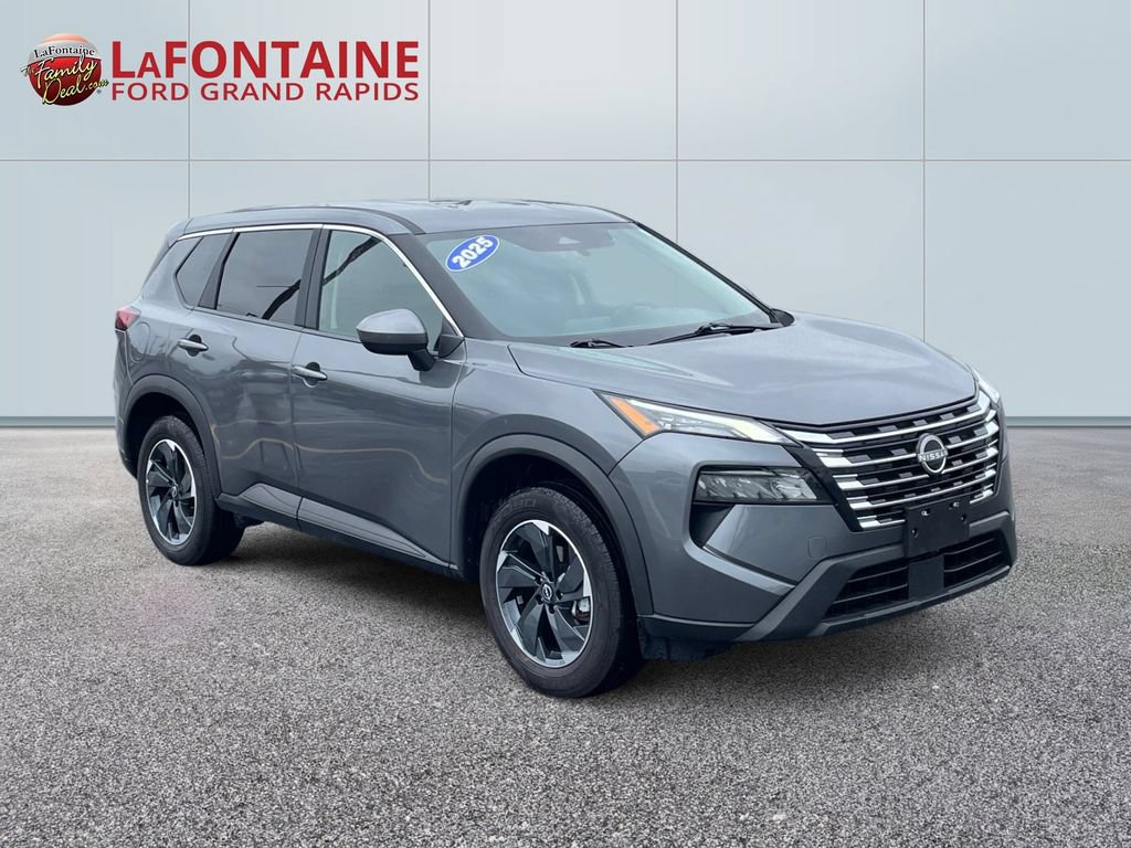 Used 2025 Nissan Rogue SV AWD/4WD image 3