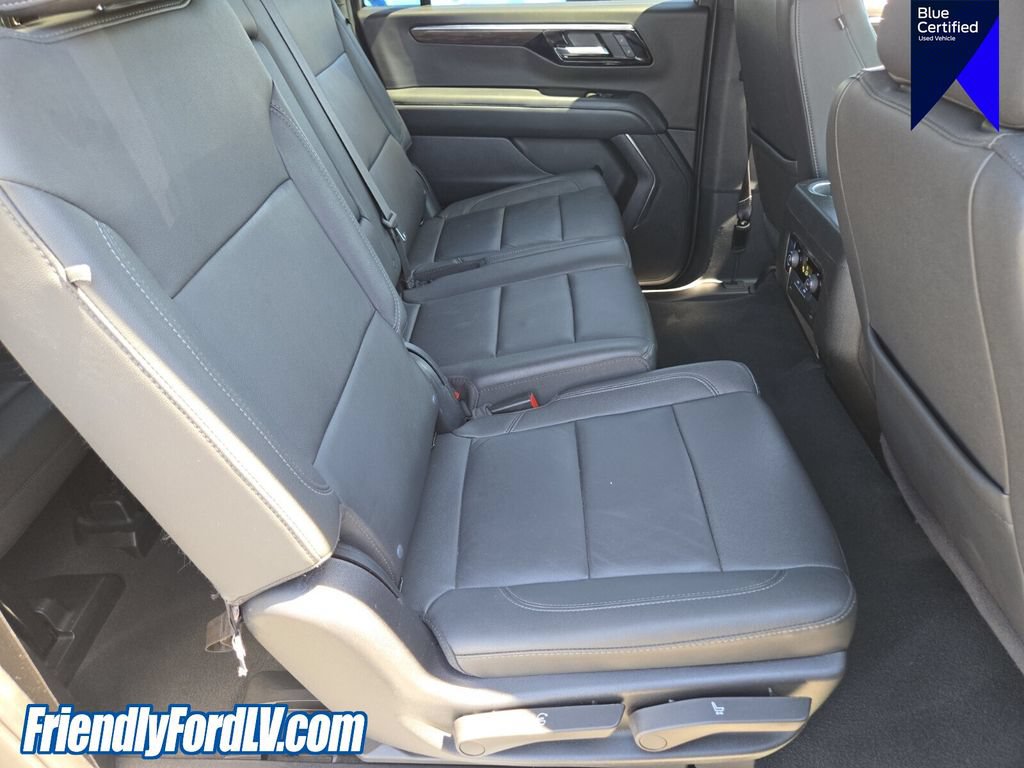 Used 2025 Chevrolet Suburban LT AWD/4WD image 19