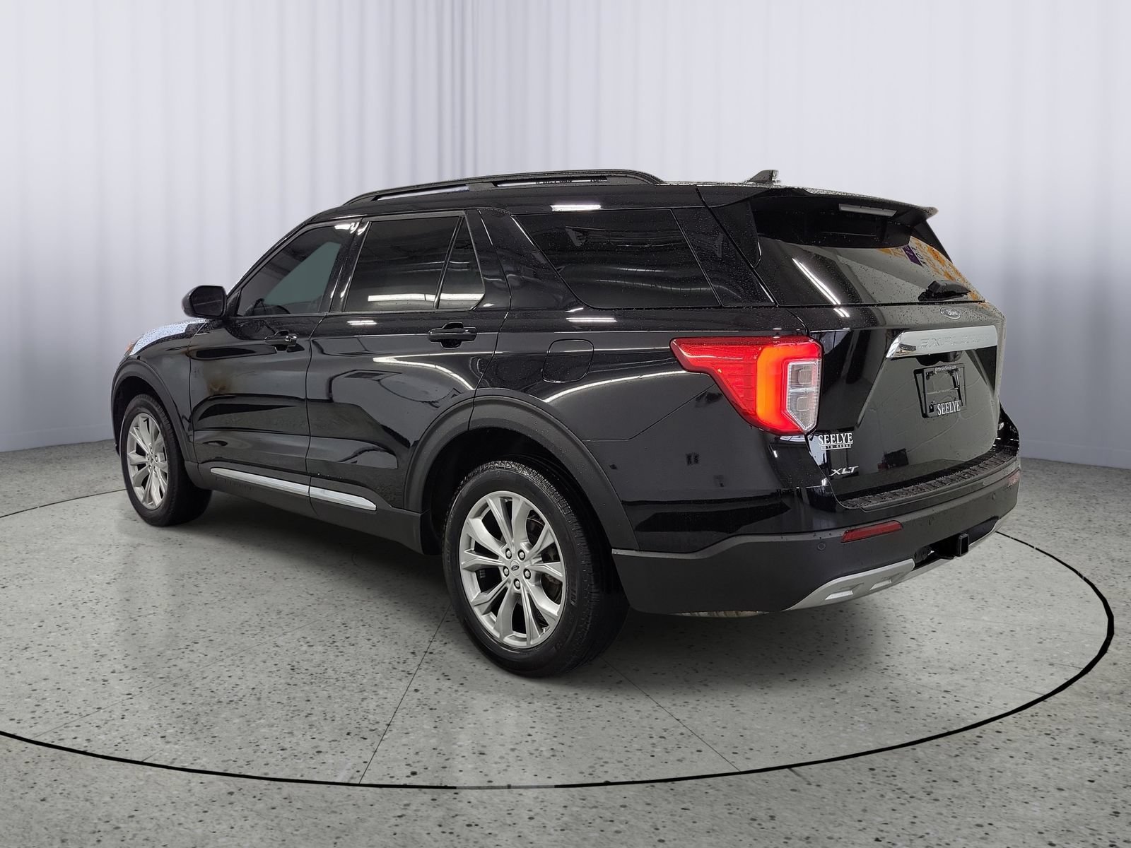 Certified 2024 Ford Explorer XLT w/ Equipment Group 202A AWD/4WD image 3