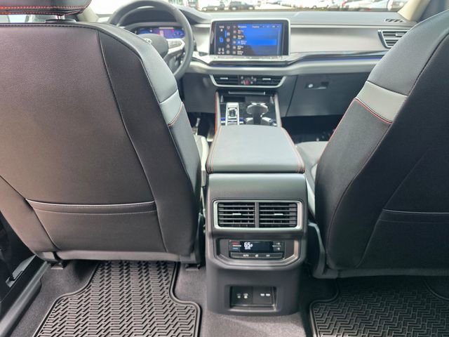 Used 2025 Volkswagen Atlas Peak Edition SE AWD/4WD image 18