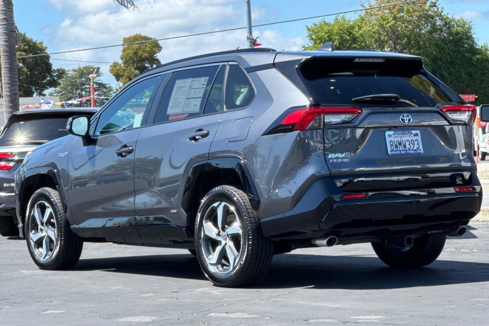 Used 2021 Toyota RAV4 SE w/ Weather & Moonroof Package AWD/4WD image 3