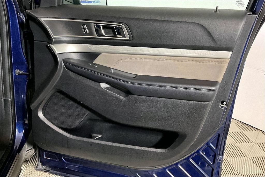Certified 2017 Ford Explorer XLT w/ Equipment Group 202A FWD image 19