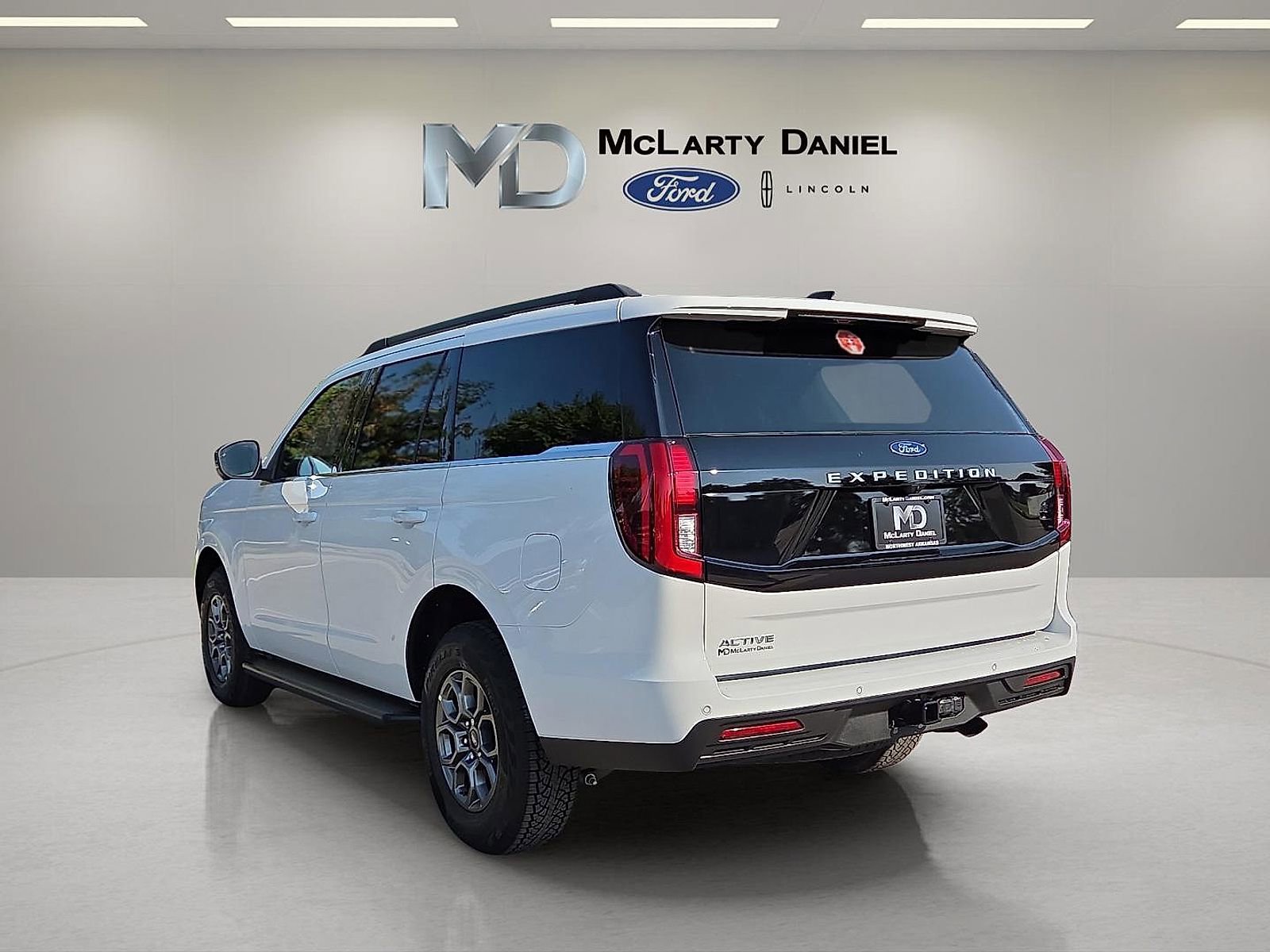 Certified 2025 Ford Expedition Active AWD/4WD image 4