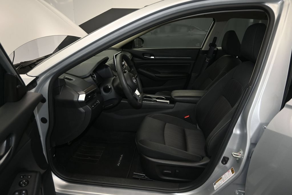 Used 2024 Nissan Altima 2.5 SV FWD image 17