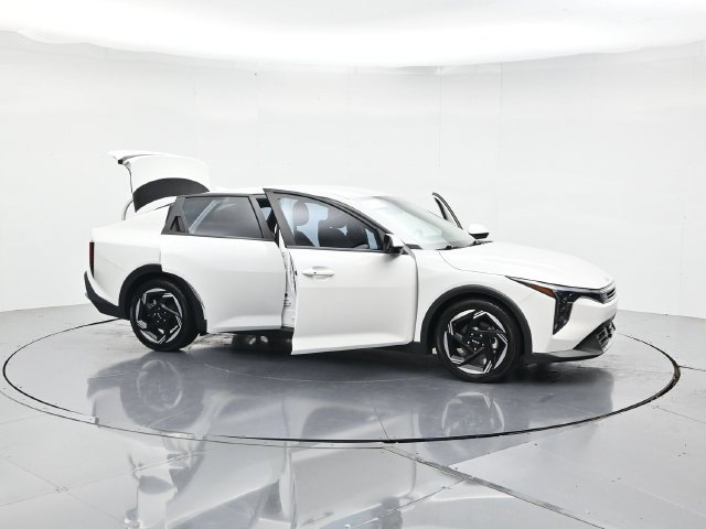Used 2025 Kia K4 EX FWD image 52