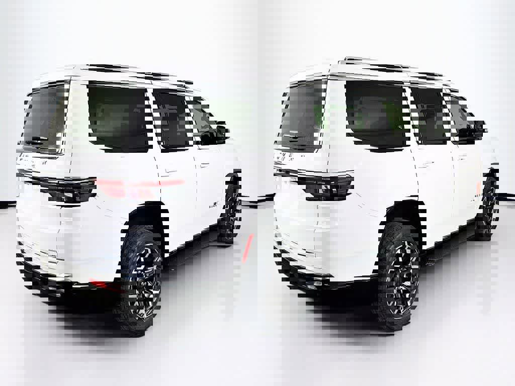 Used 2023 Jeep Wagoneer Series III w/ Preferred Equipment Group image 5