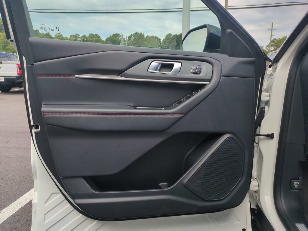 Certified 2025 Ford Explorer ST-Line w/ Premium Package AWD/4WD image 11