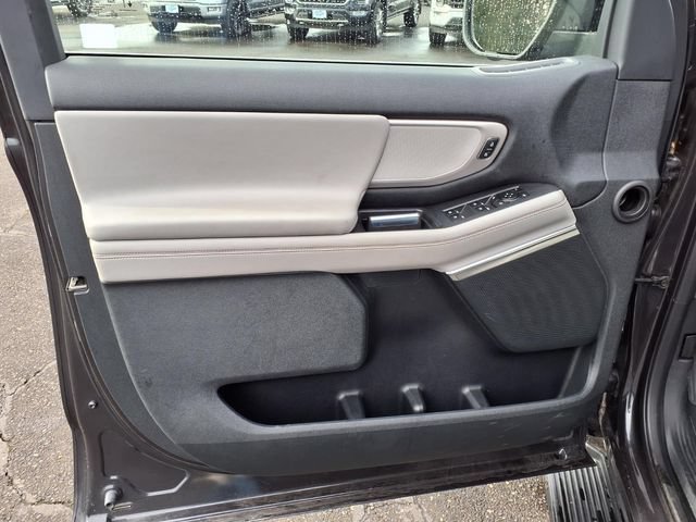 Certified 2025 Ford Expedition Active AWD/4WD image 21