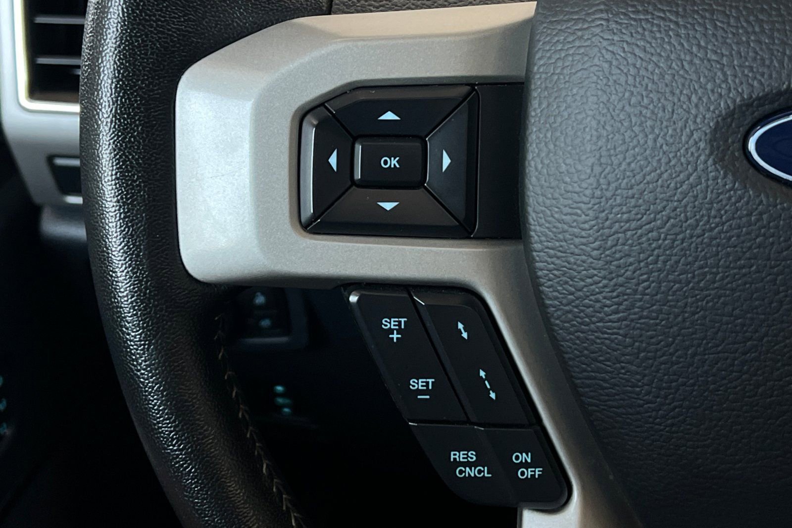 Certified 2022 Ford F250 Lariat w/ Black Appearance Package image 25