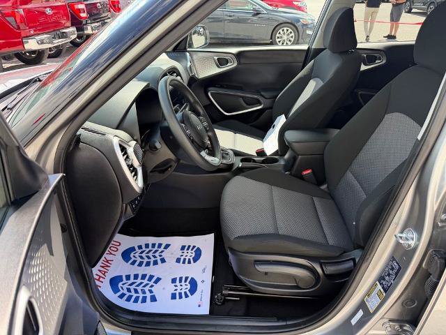 Used 2025 Kia Soul LX w/ LX Technology Package FWD image 9