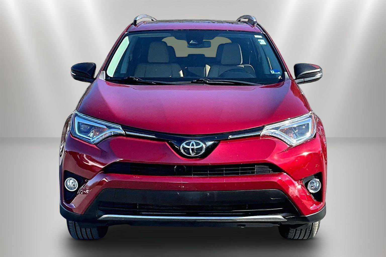 Used 2018 Toyota RAV4 Limited image 3