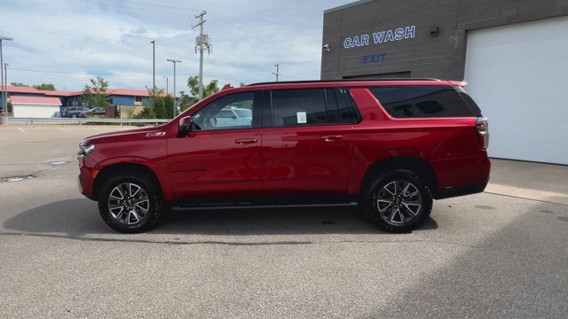 Used 2024 Chevrolet Suburban Z71 w/ Luxury Package AWD/4WD image 6