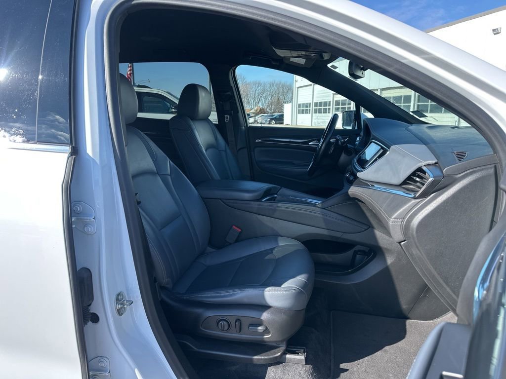 Used 2022 Buick Enclave Essence image 22