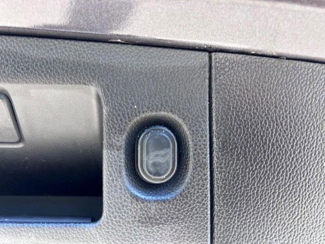 Used 2018 GMC Yukon XL SLT w/ Open Road Package image 8