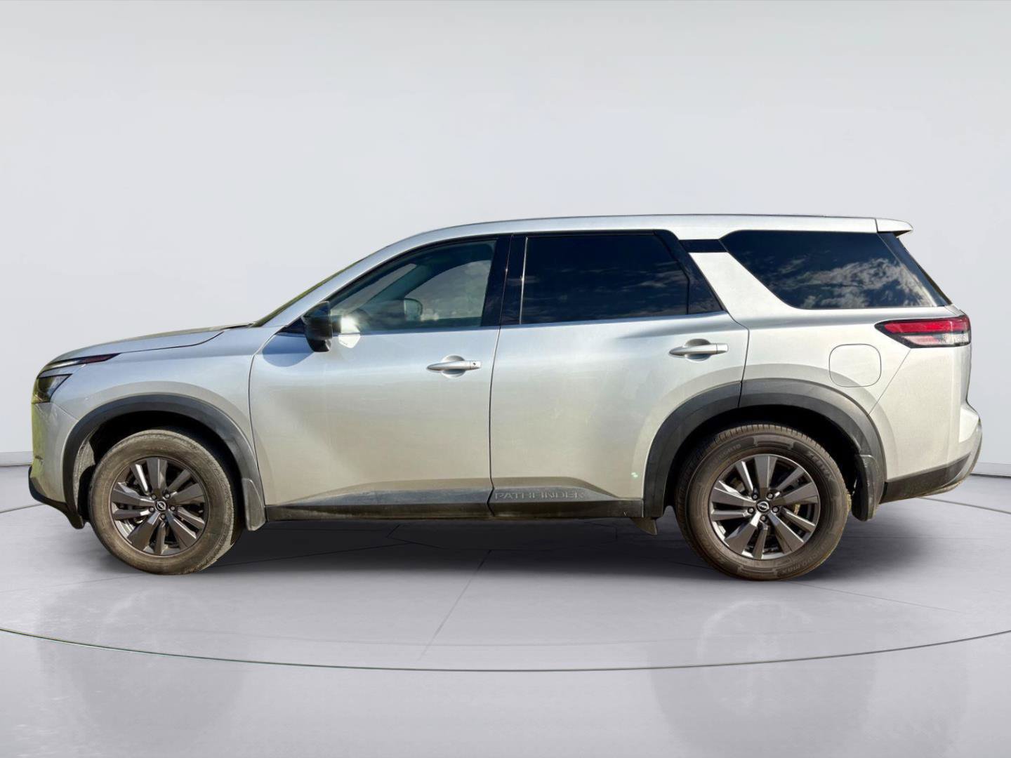 Used 2023 Nissan Pathfinder S AWD/4WD image 4