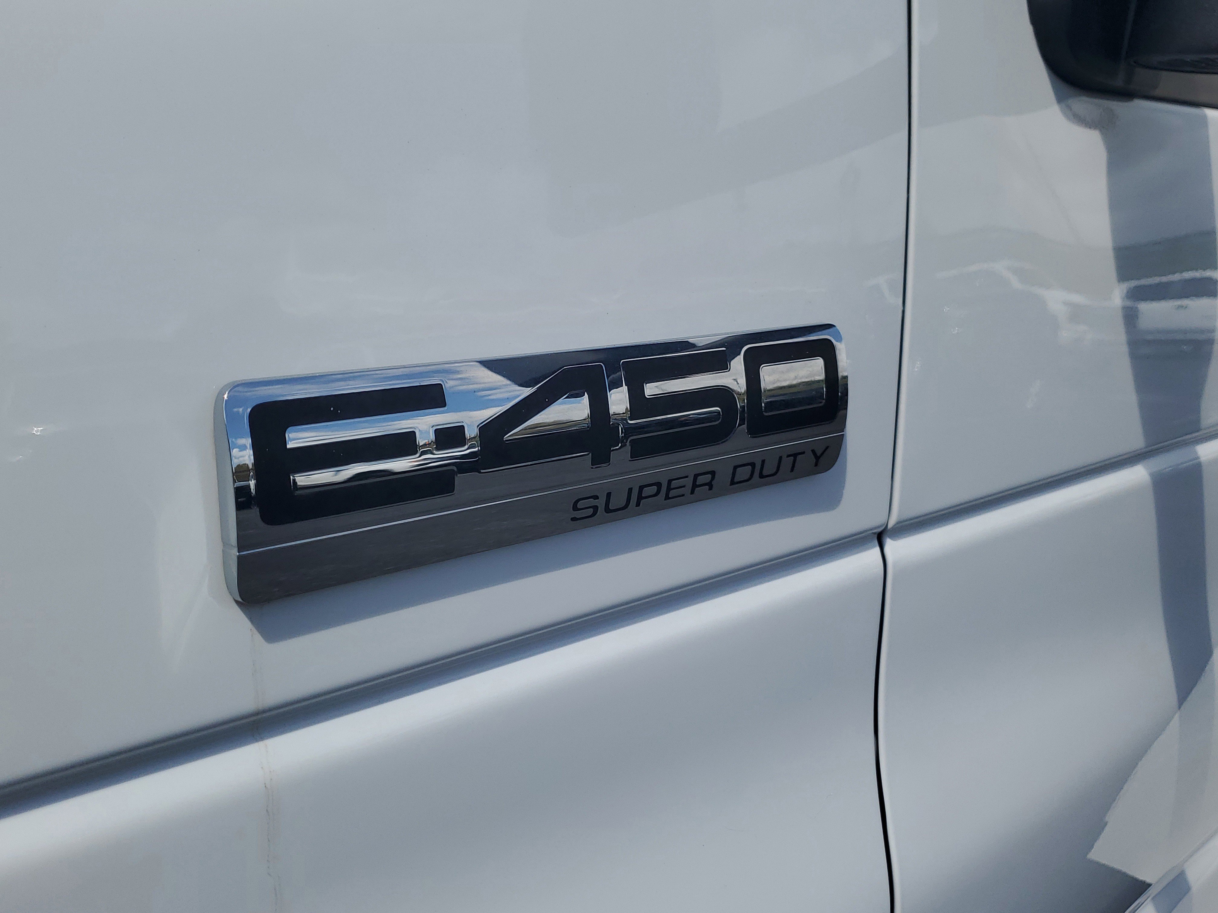 Certified 2024 Ford E-450 and Econoline 450 Super Duty w/ Driver's Safety Package image 9