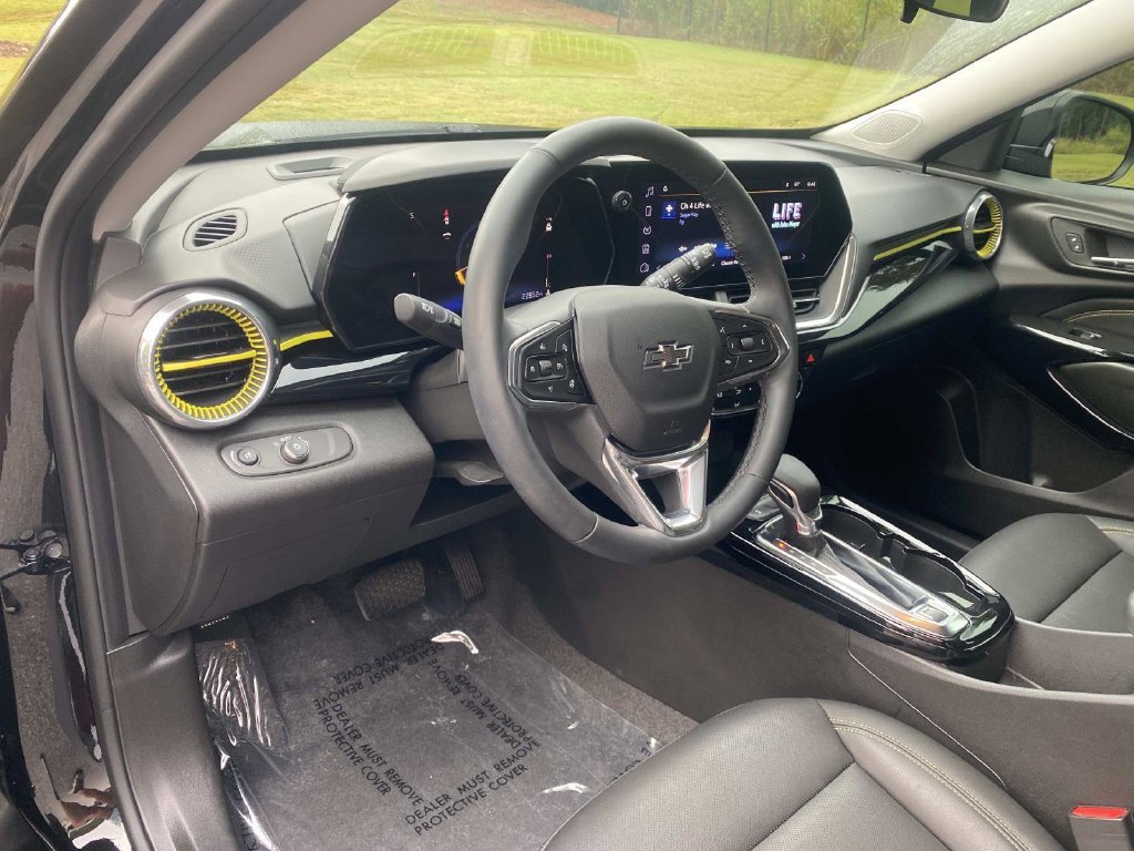Used 2025 Chevrolet Trax ACTIV w/ Driver Confidence Package FWD image 21