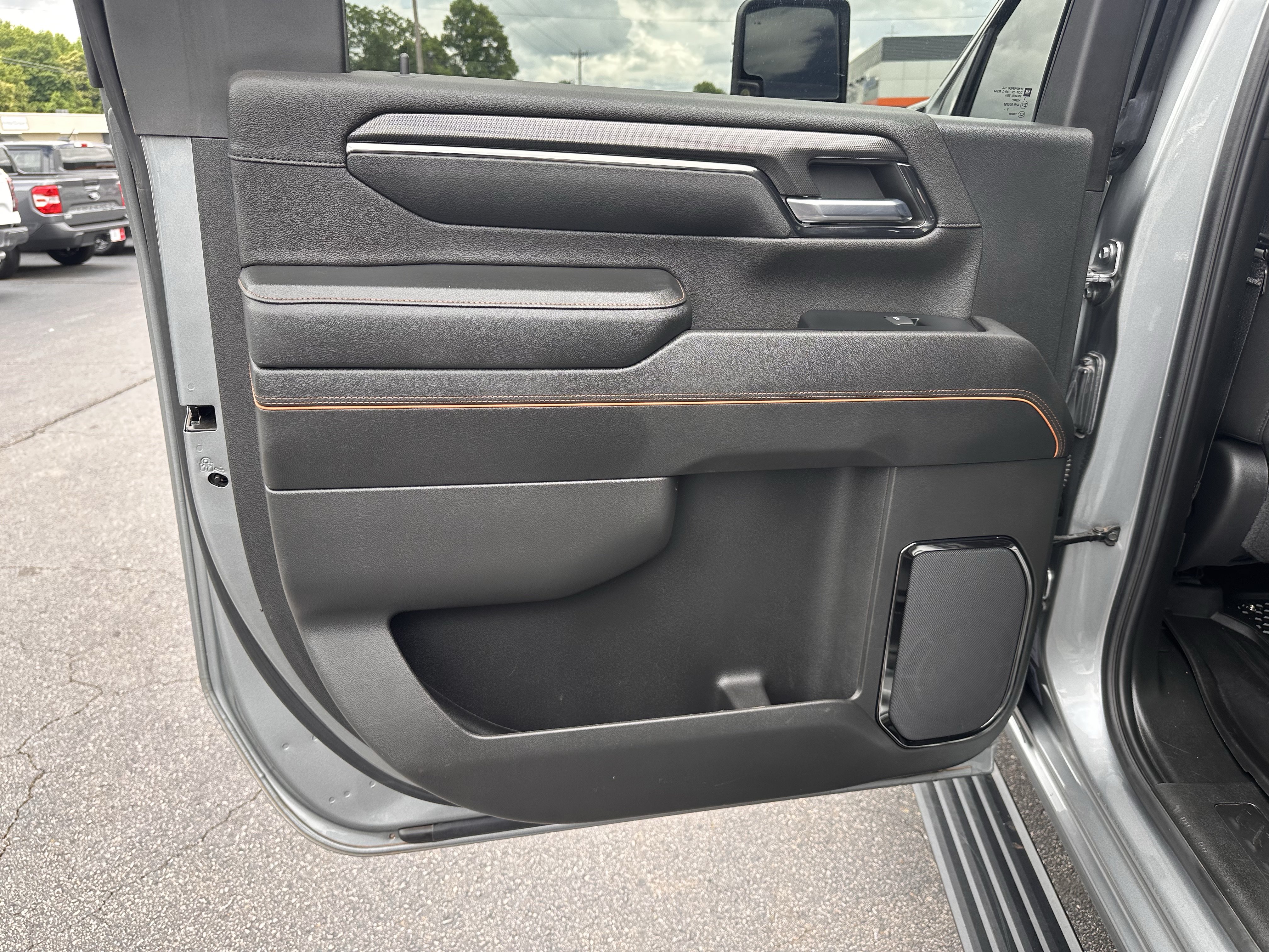 Used 2024 GMC Sierra 2500 AT4 w/ AT4 Premium Plus Package AWD/4WD image 13