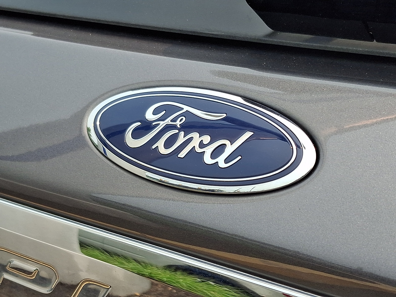 Certified 2022 Ford Explorer XLT w/ Equipment Group 202A AWD/4WD image 31