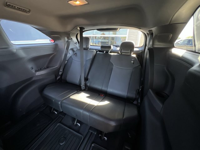 Used 2023 Toyota Sienna XSE w/ XSE Plus Package FWD image 23