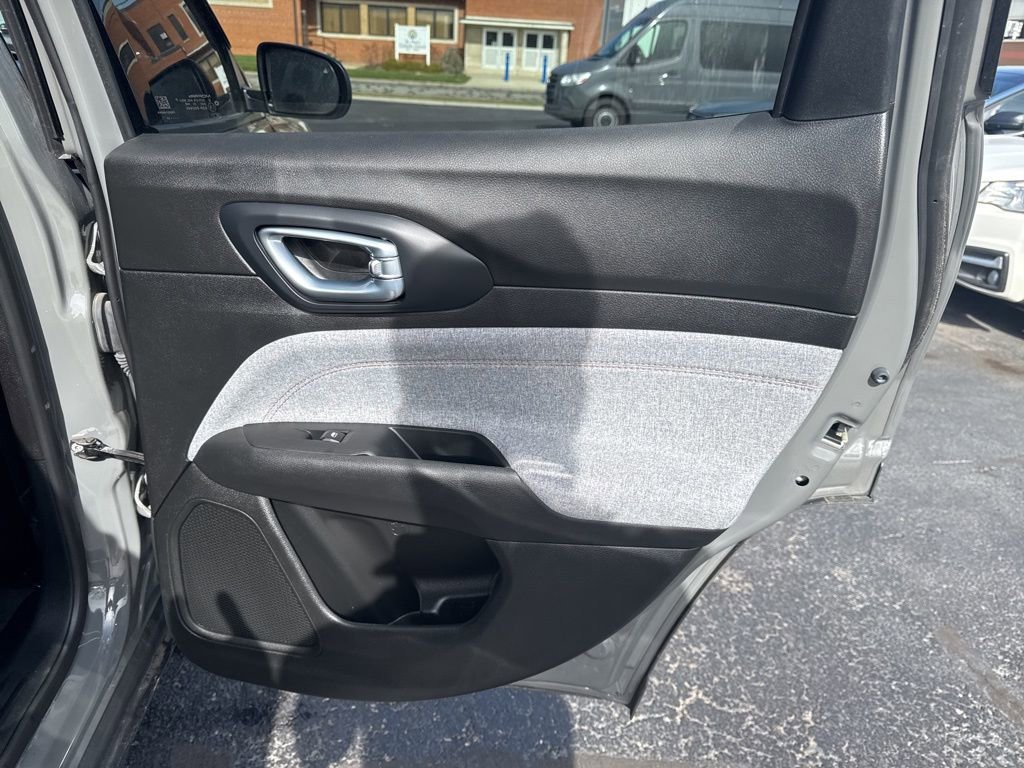 Used 2023 Jeep Compass Latitude image 44