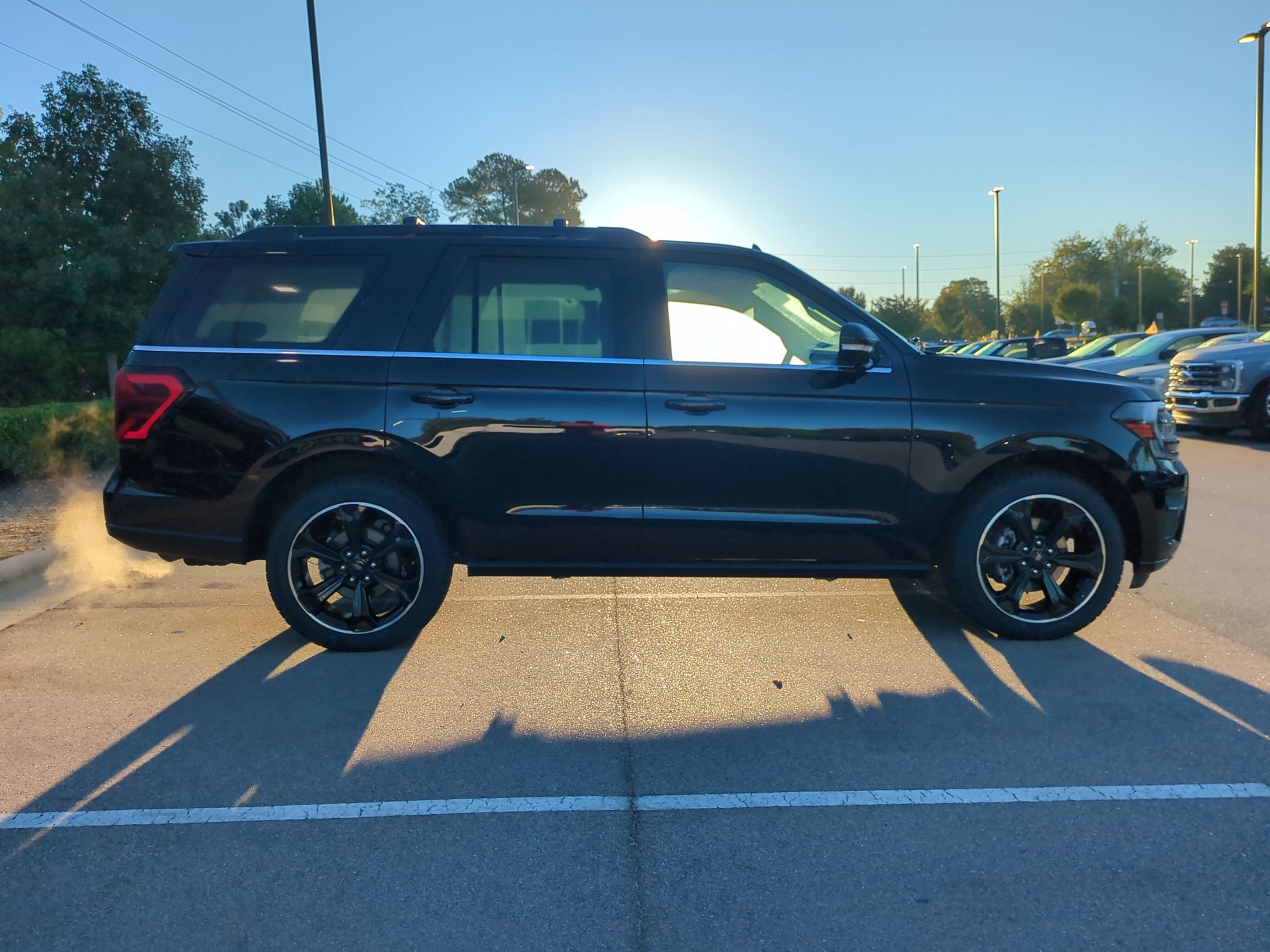 Certified 2023 Ford Expedition Limited AWD/4WD image 3