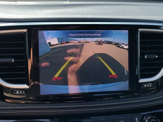 Used 2025 Chrysler Pacifica Select FWD image 3