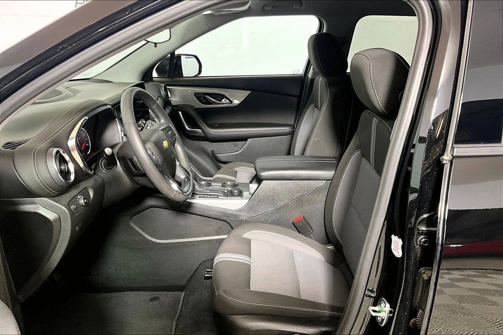 Used 2025 Chevrolet Blazer LT FWD image 20